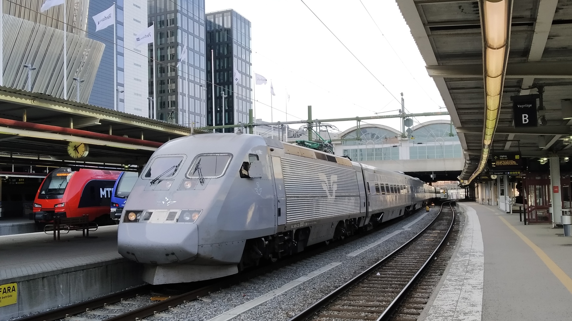 SJ X2 2032 / Stockholm Central Station — Trainspo