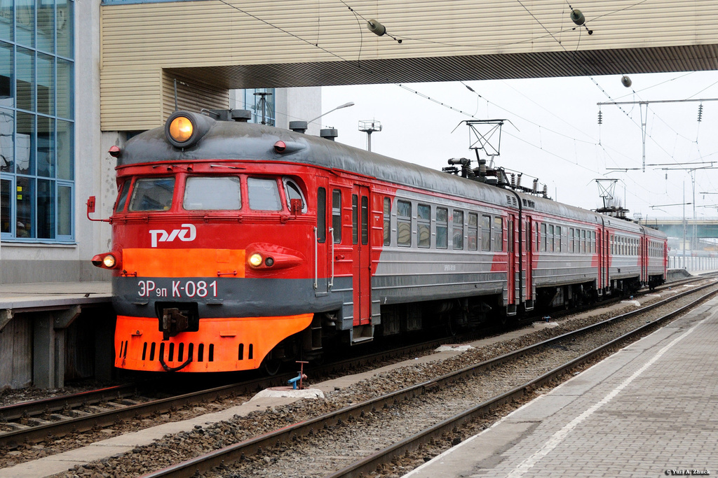 RZD ER9PK 081 / Stantsiya Rostov-Prigorodnyy — Trainspo