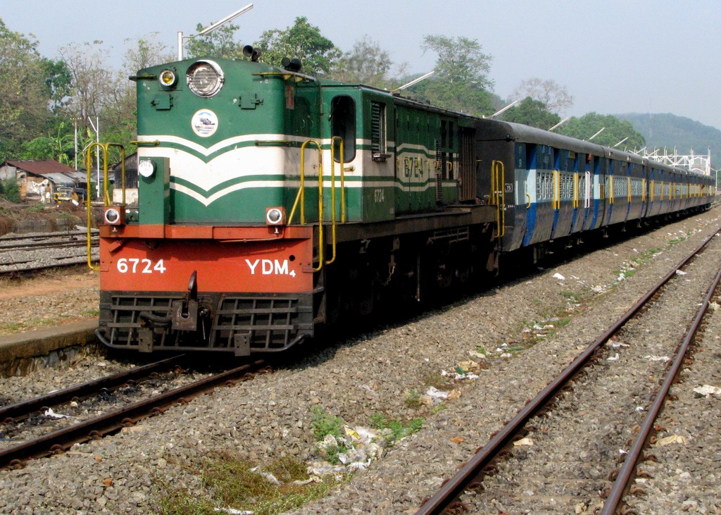 IR YDM-4 6724 / Punalur, Kerala — Trainspo