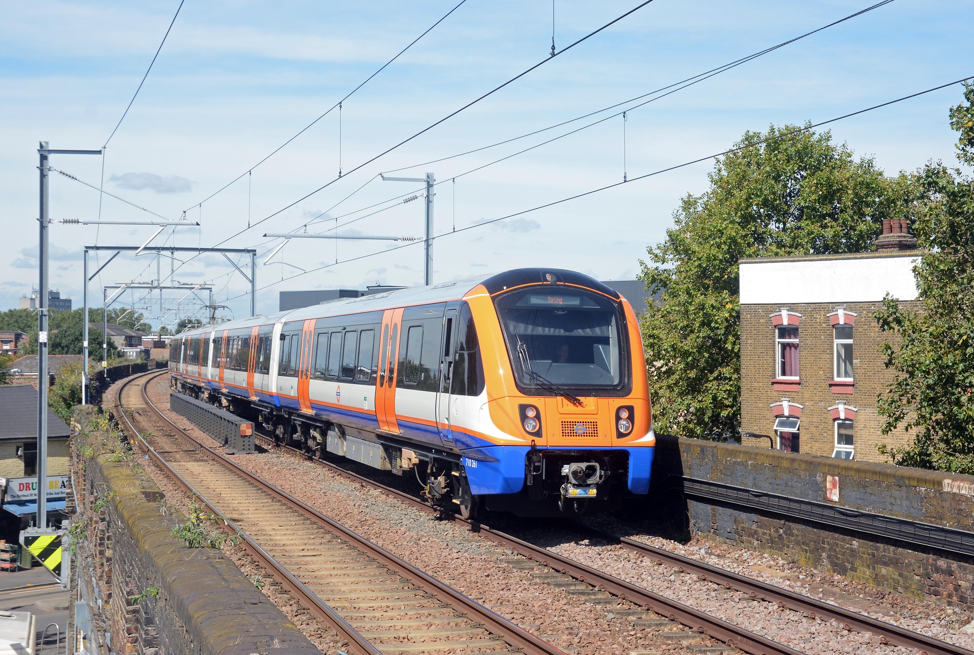 LO 710/2 710261 / Leyton Midland Road Station — Trainspo