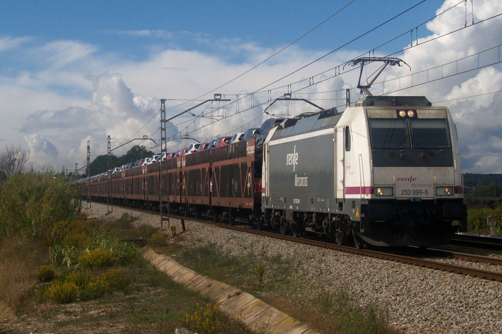 RENFE 253 099 / Lavern — Trainspo