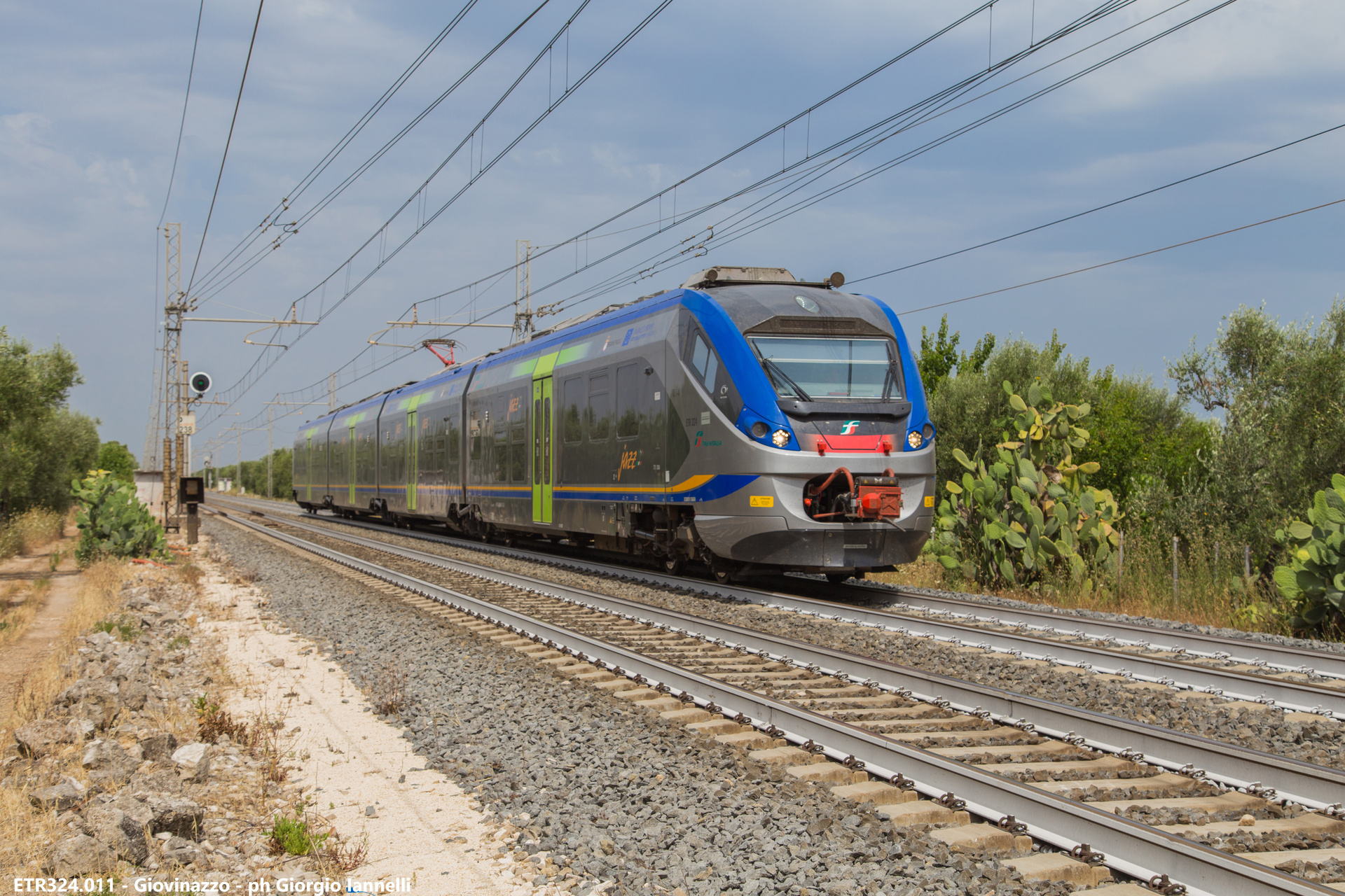 Fs Etr 324 011 Stazione Giovinazzo Rfi Apulia — Trainspo