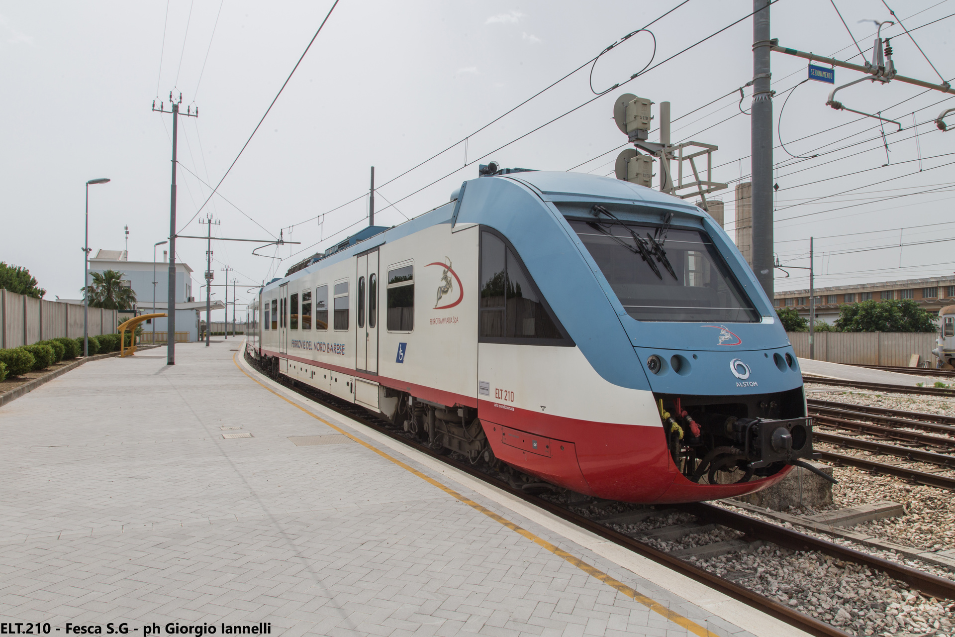 FT ELT 200 210 / Stazione Bari Fesca-San Girolamo (FT) — Trainspo