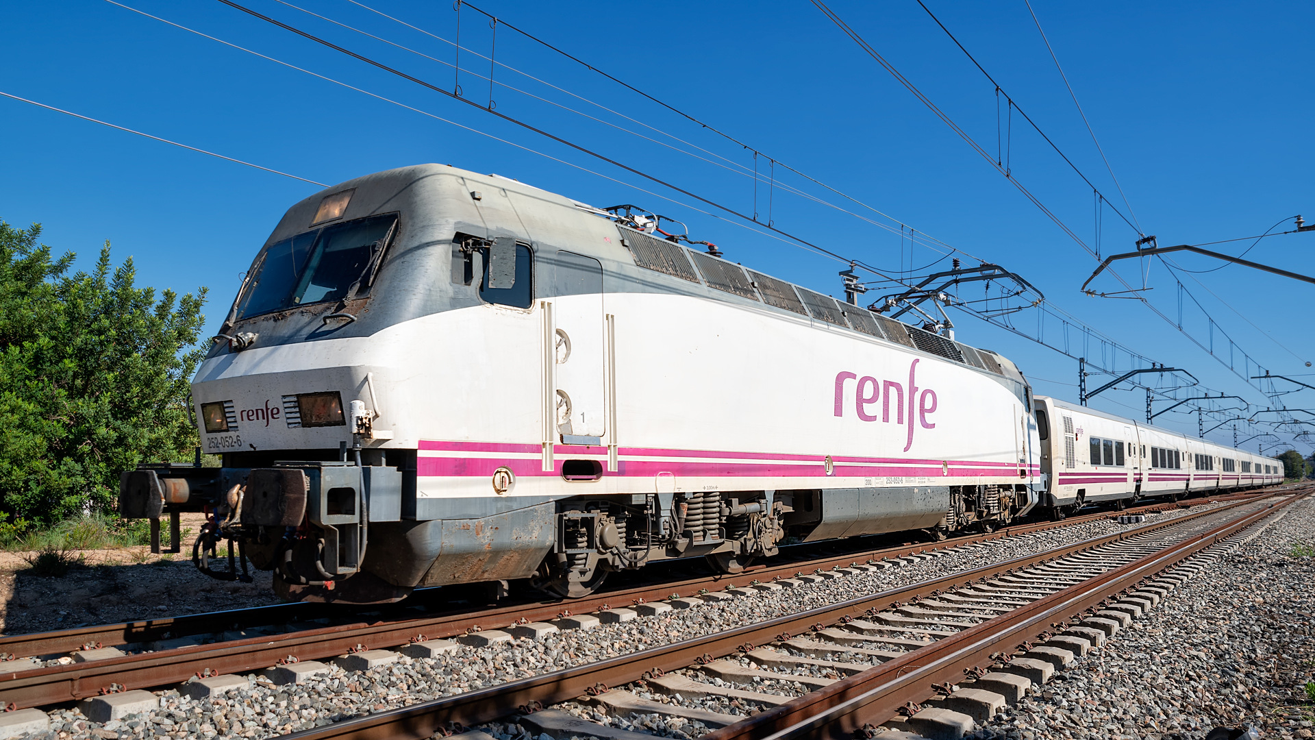 RENFE 252 052 / Vila-seca — Trainspo