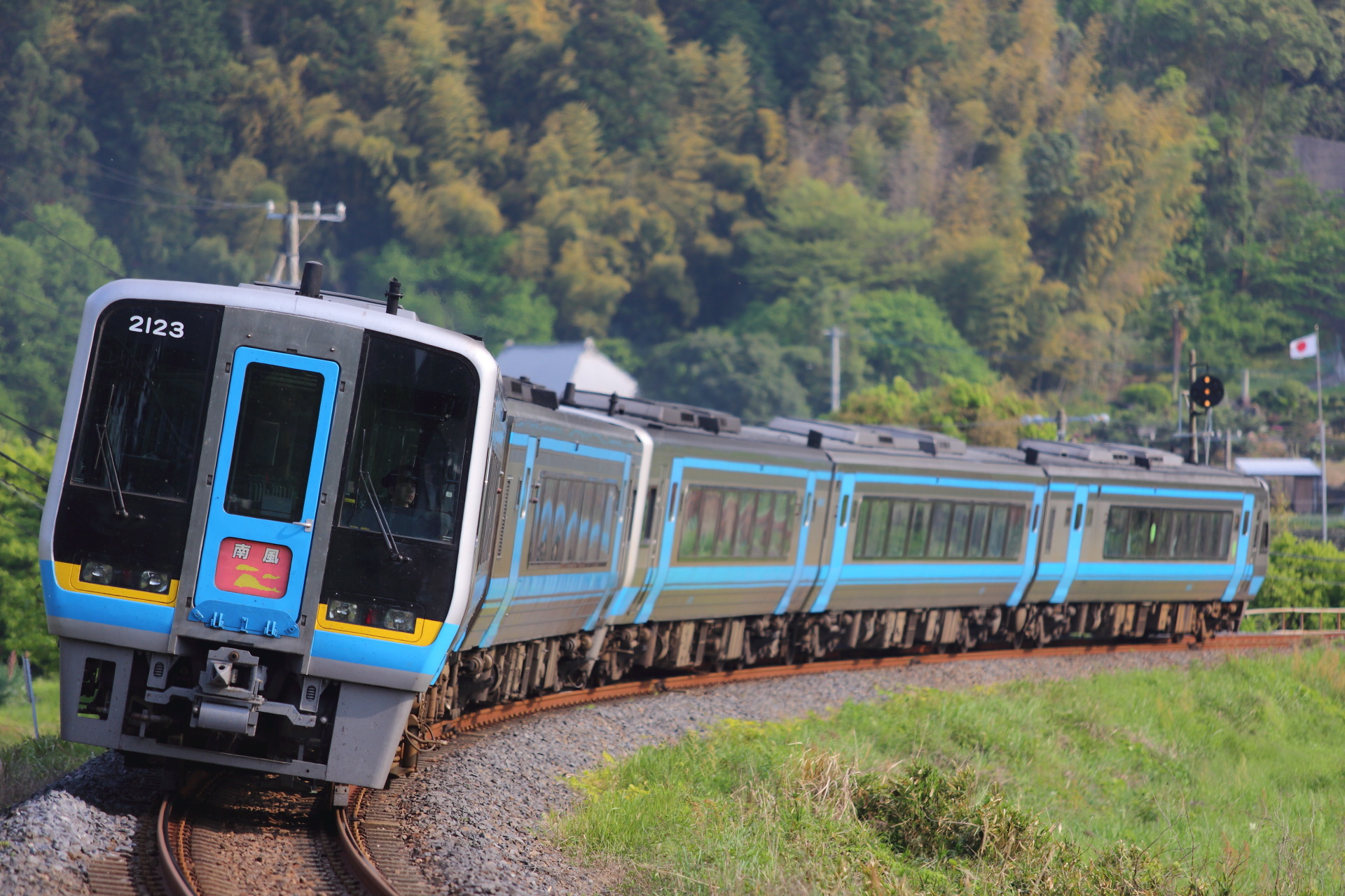 JR Shikoku 2000 2123 / Kurokawa-eki, Kagawa — Trainspo