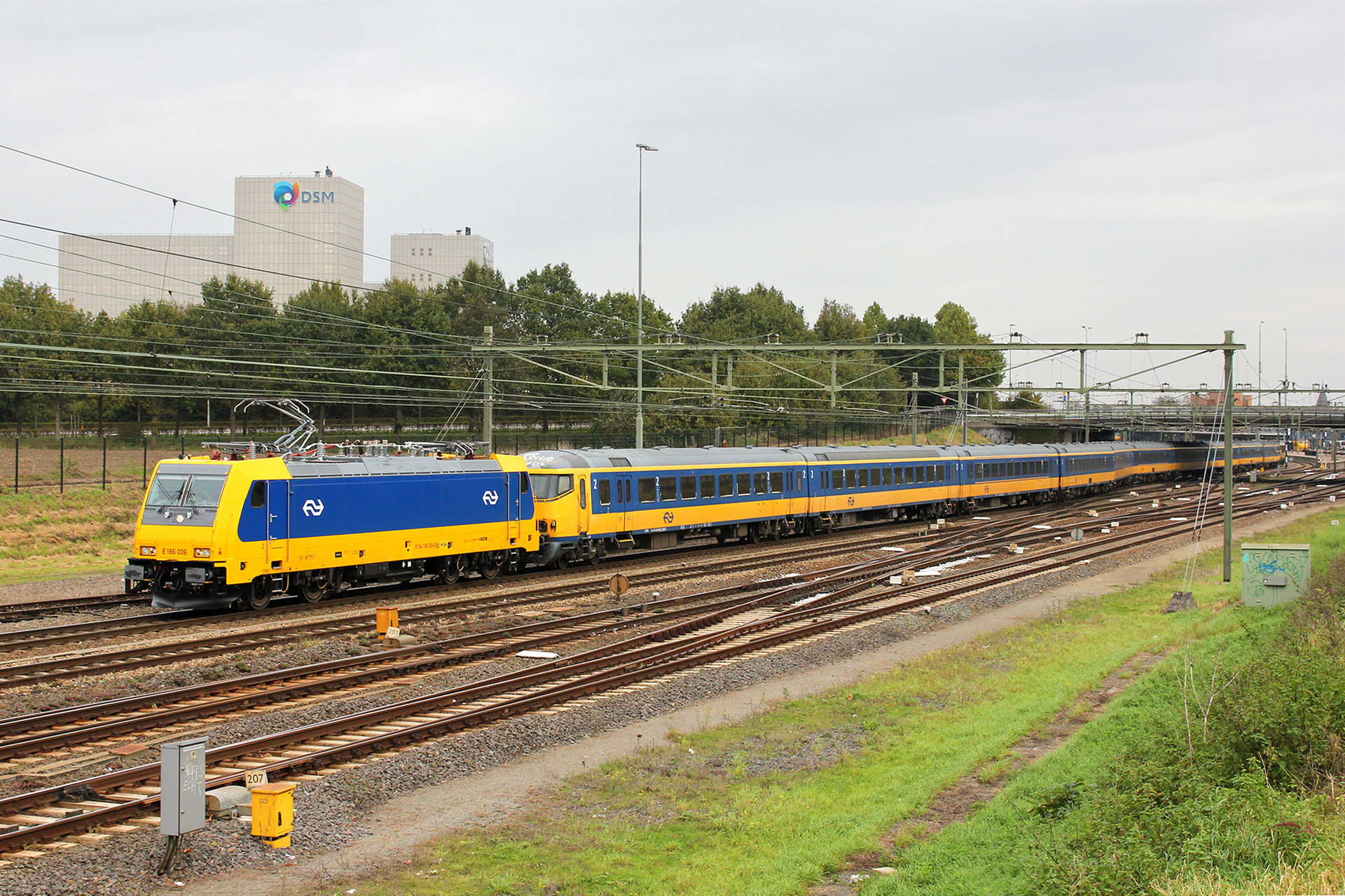 NS 186 006 / Station Sittard — Trainspo