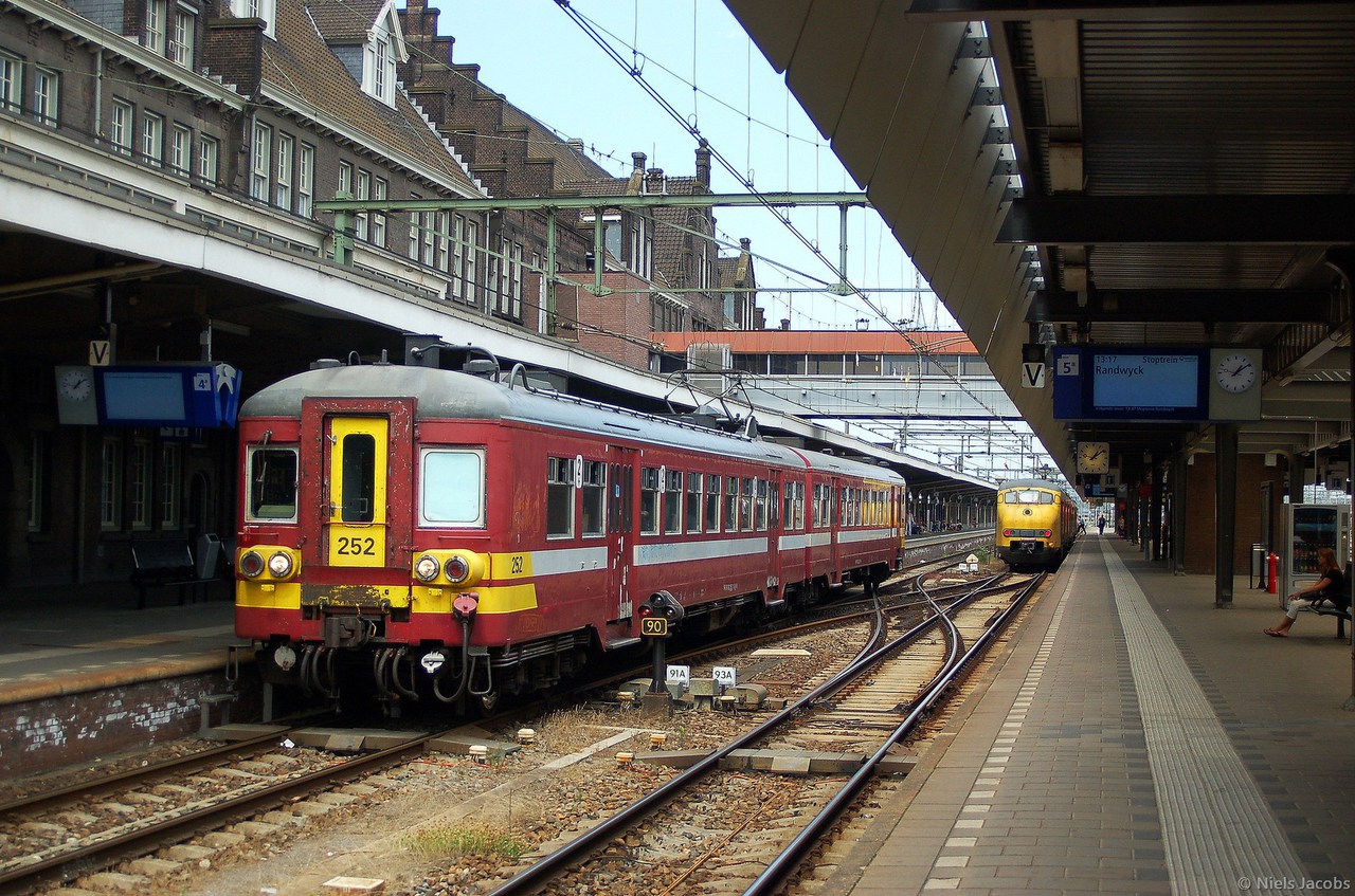 SNCB AM62 252 / Station Maastricht Randwyck — Trainspo