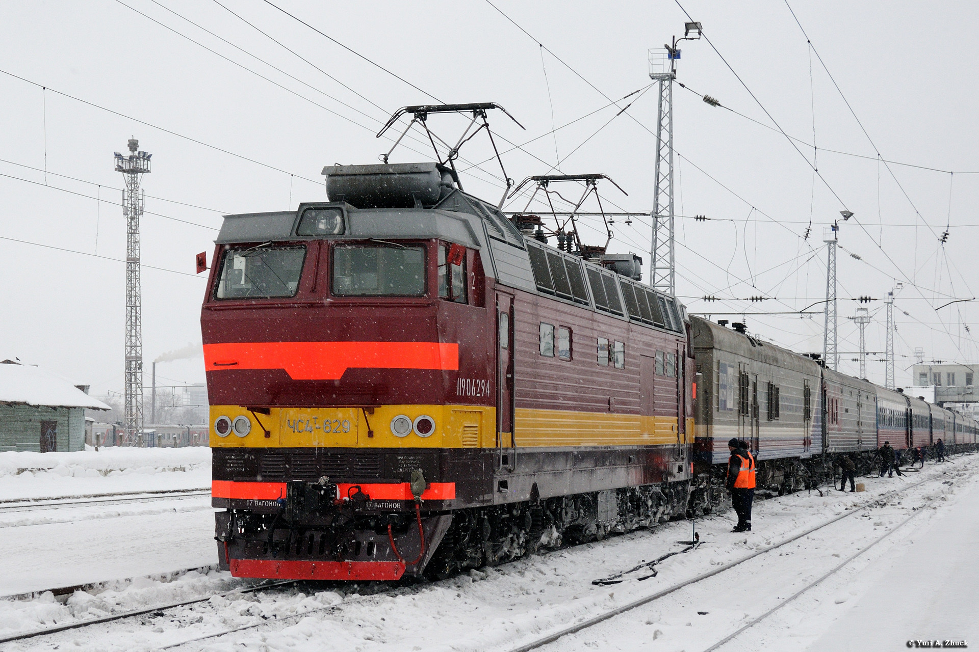 RZD ChS4T 629 / Stantsiya Kirov — Trainspo