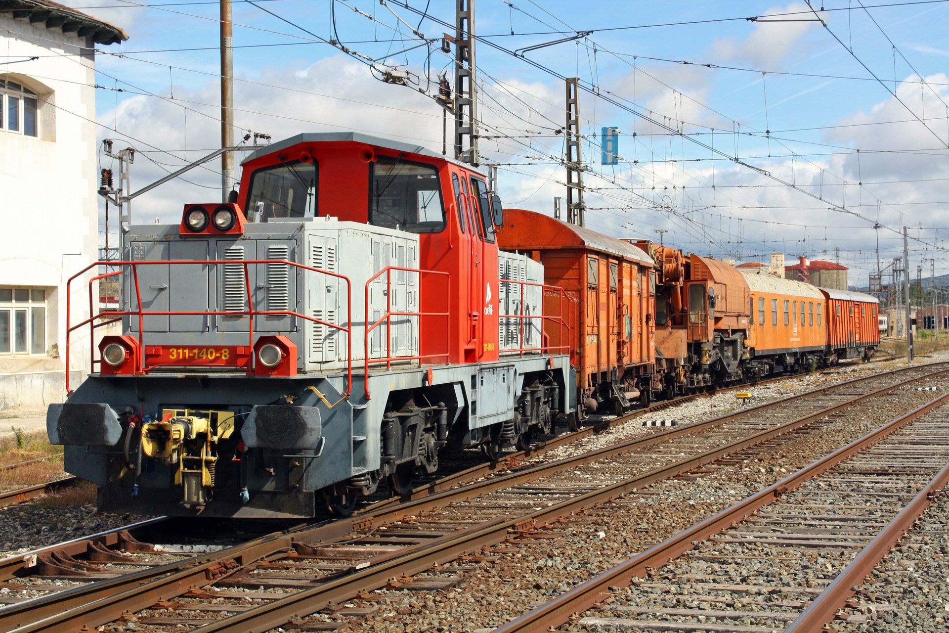 ADIF 311.1 140 / Estacion FFCC Miranda de Ebro — Trainspo