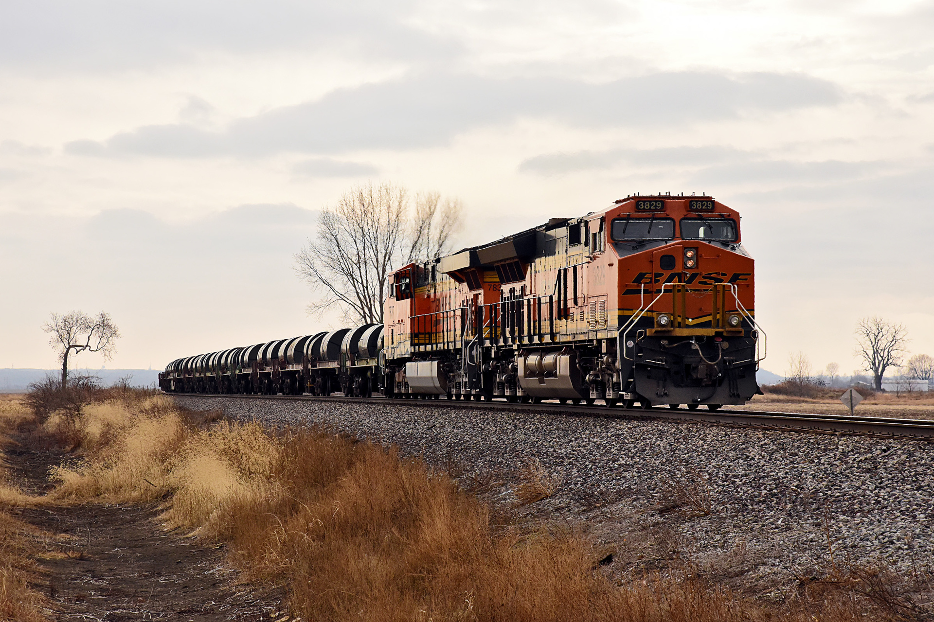 BNSF ET44C4 3829 / Missouri City, MO — Trainspo