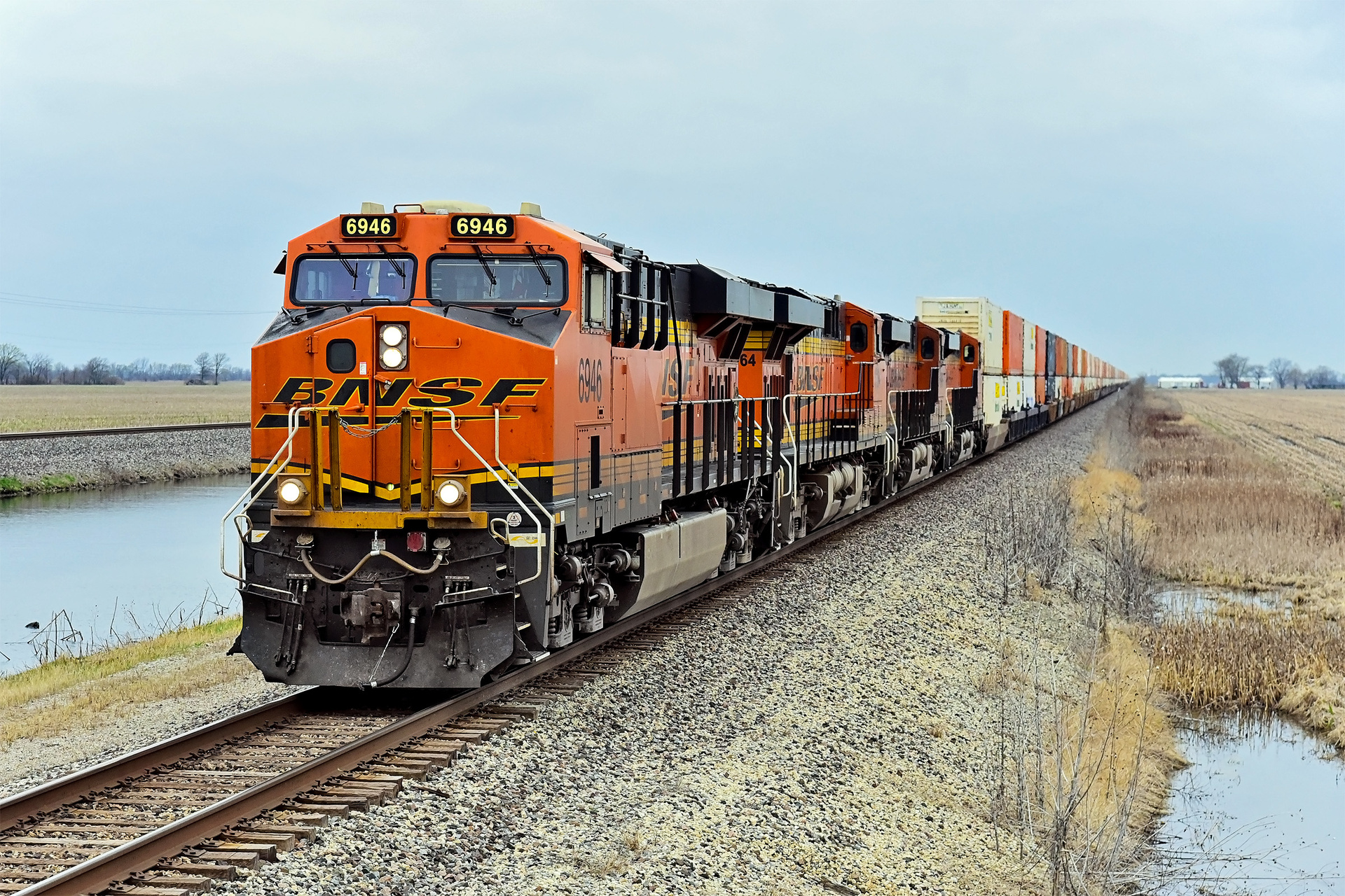 BNSF ES44C4 6946 / Palemon, MO — Trainspo