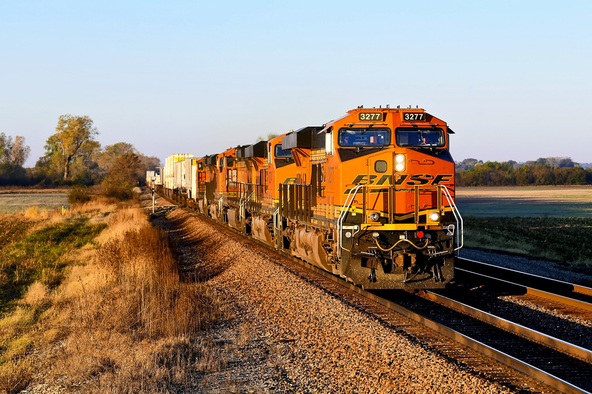 BNSF ES44C4 3277 / Henrietta, MO — Trainspo